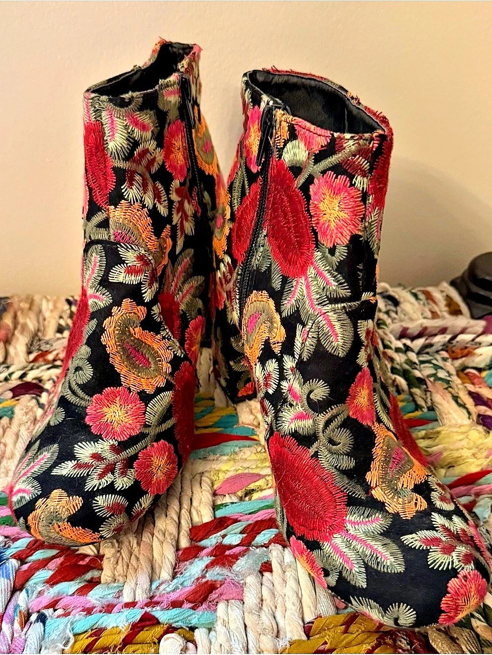MIA Vail Floral Embroidered Ankle Boots Black & Red US 10